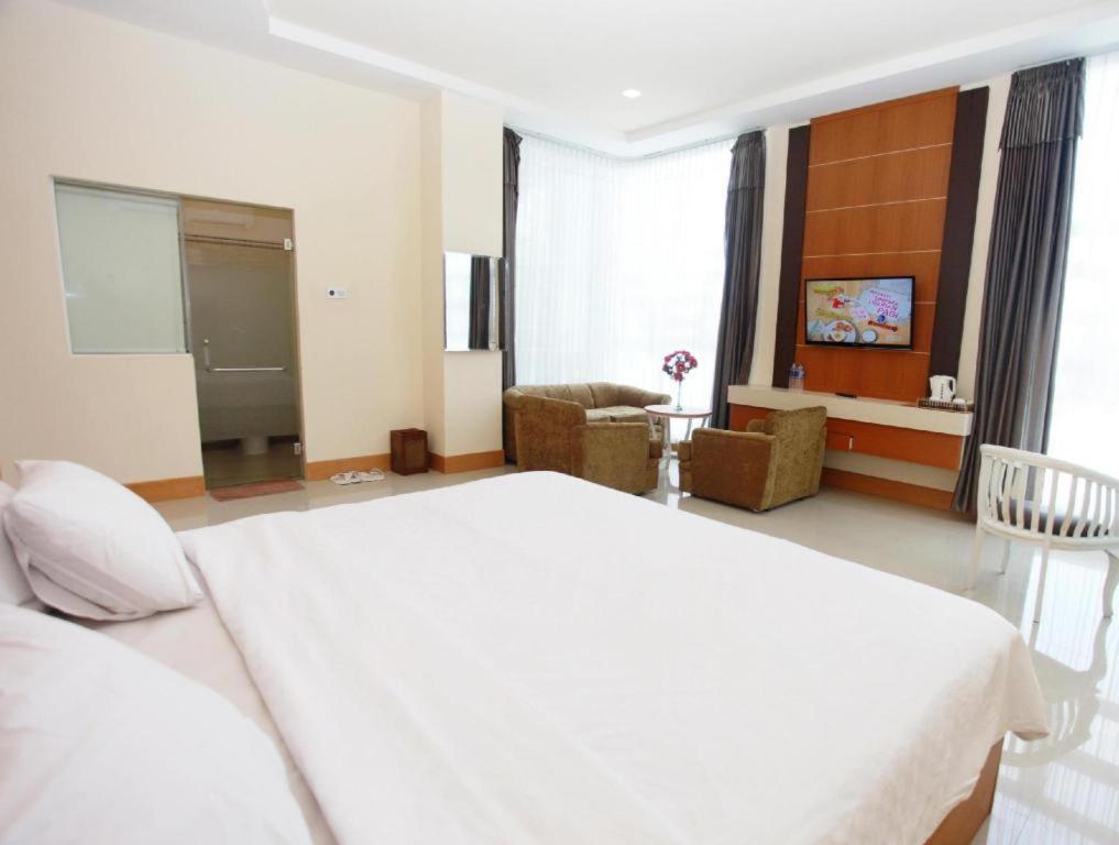 Horison Plaza Tegal Hotel Bagian luar foto