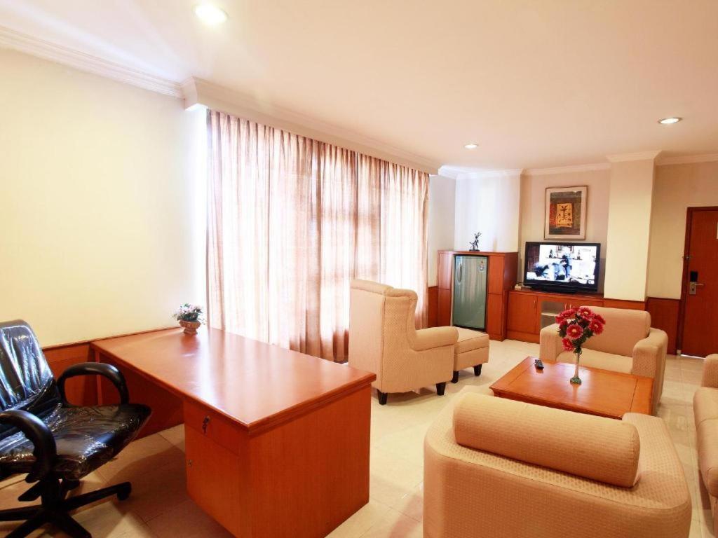 Horison Plaza Tegal Hotel Bagian luar foto